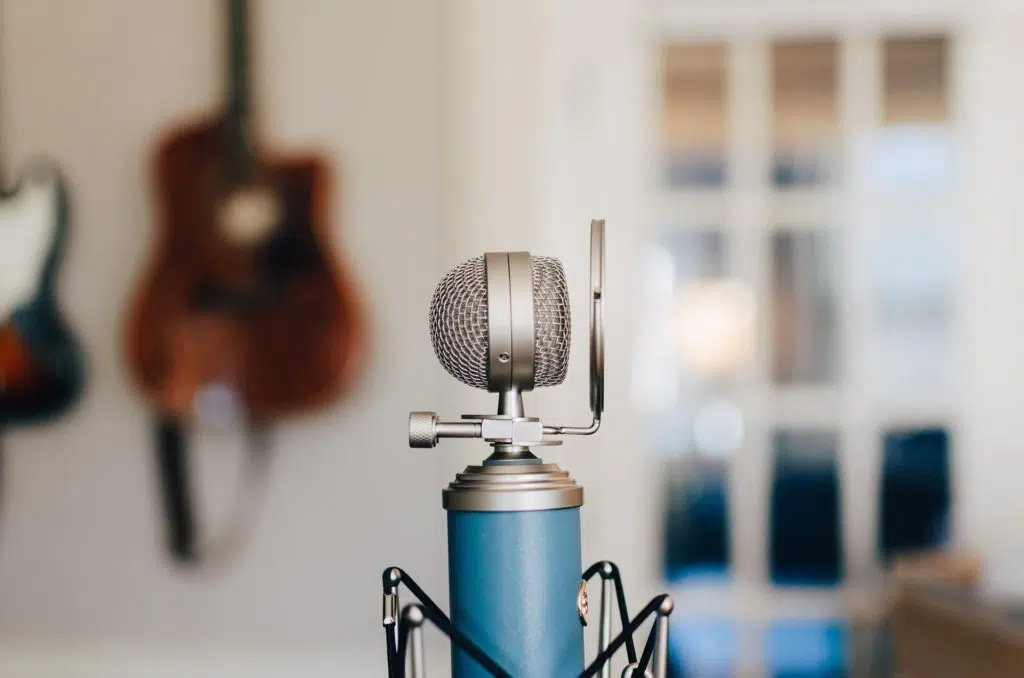 A condenser mic with a pop filter